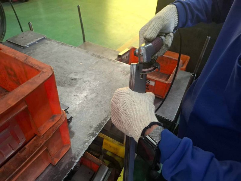 グラインダー作業