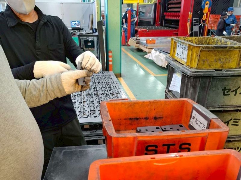 連携工場での検品作業