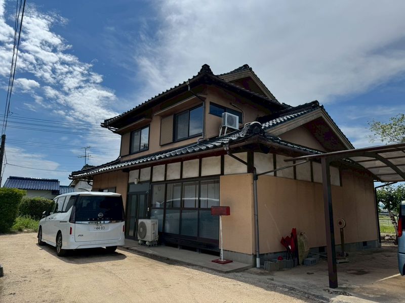 事業所と送迎車